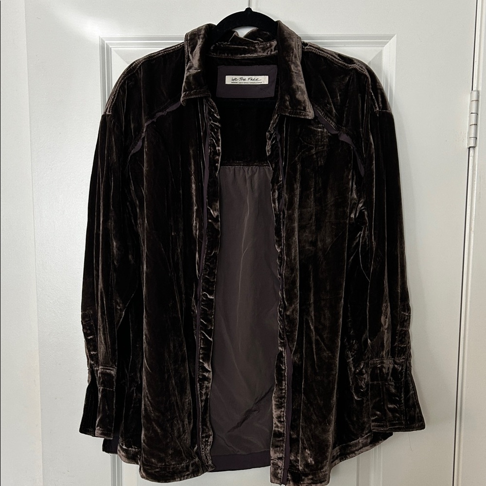 NEW LISTING! FREE PEOPLE LIKE NEW CHOCOLATE BROWN VELVET TOP